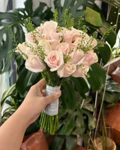 hoa cầm tay cô dâu handmade