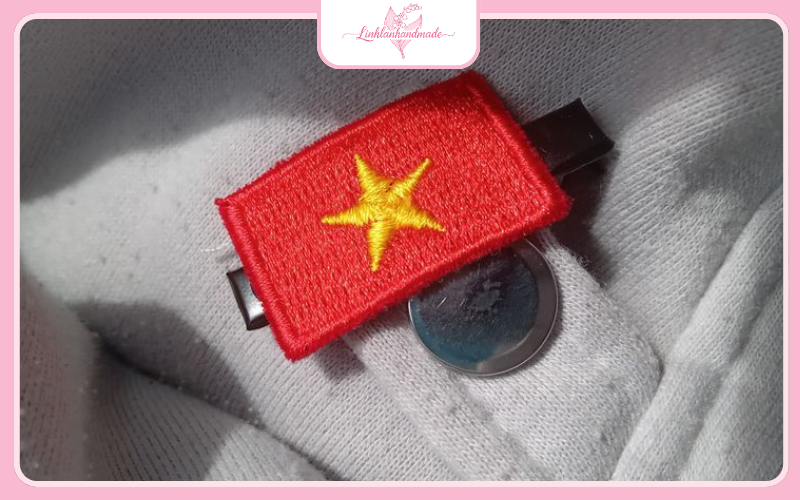 Ảnh đại diện kẹp tóc cờ đỏ sao vàng